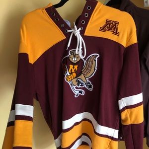 U of MN gopher sweatshirt